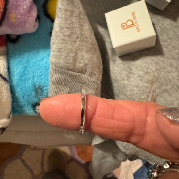 Womens moissanite diamond ring - Picture 8 of 11